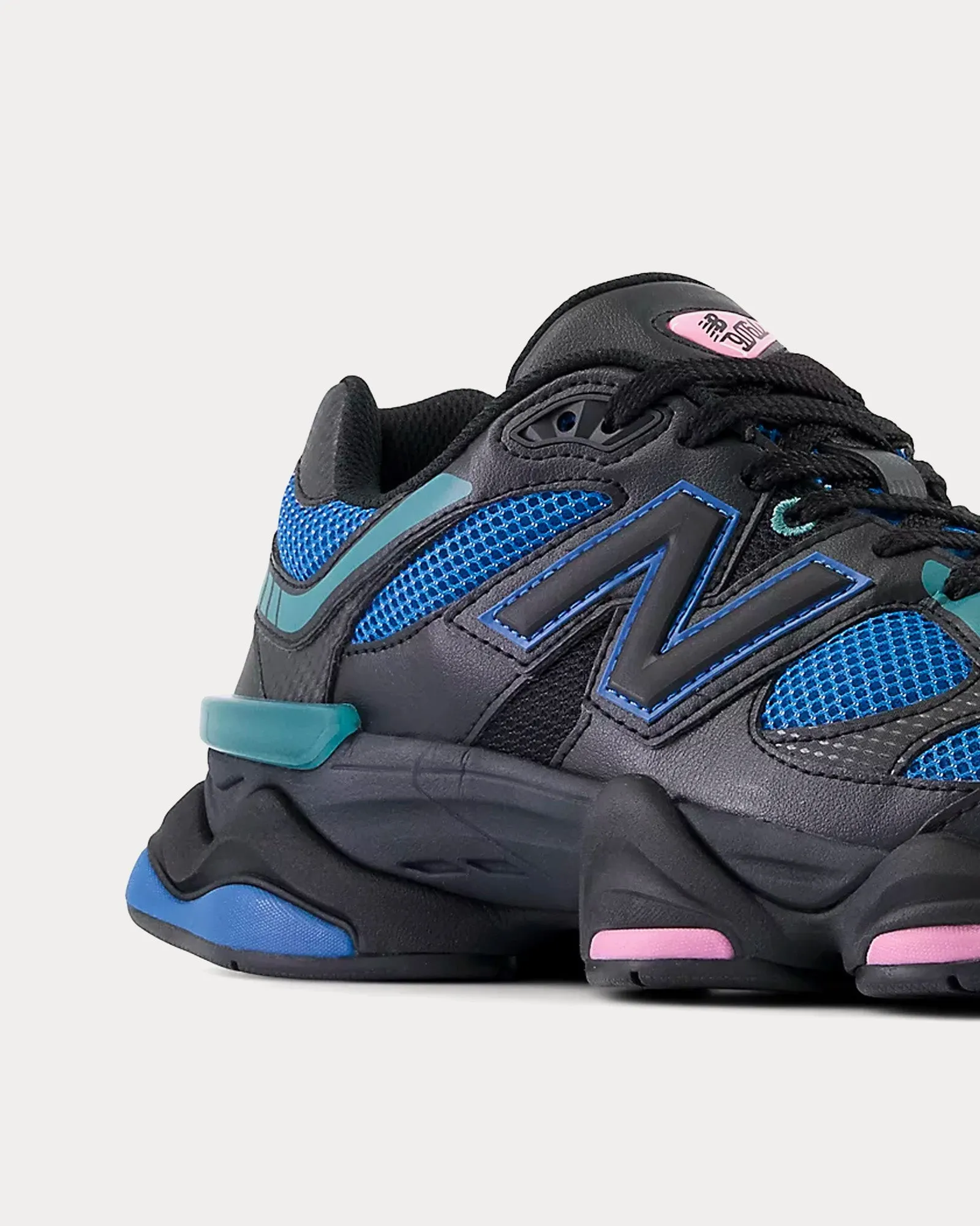 9060 Black / Blue Agate / New Spruce Low Top Sneakers