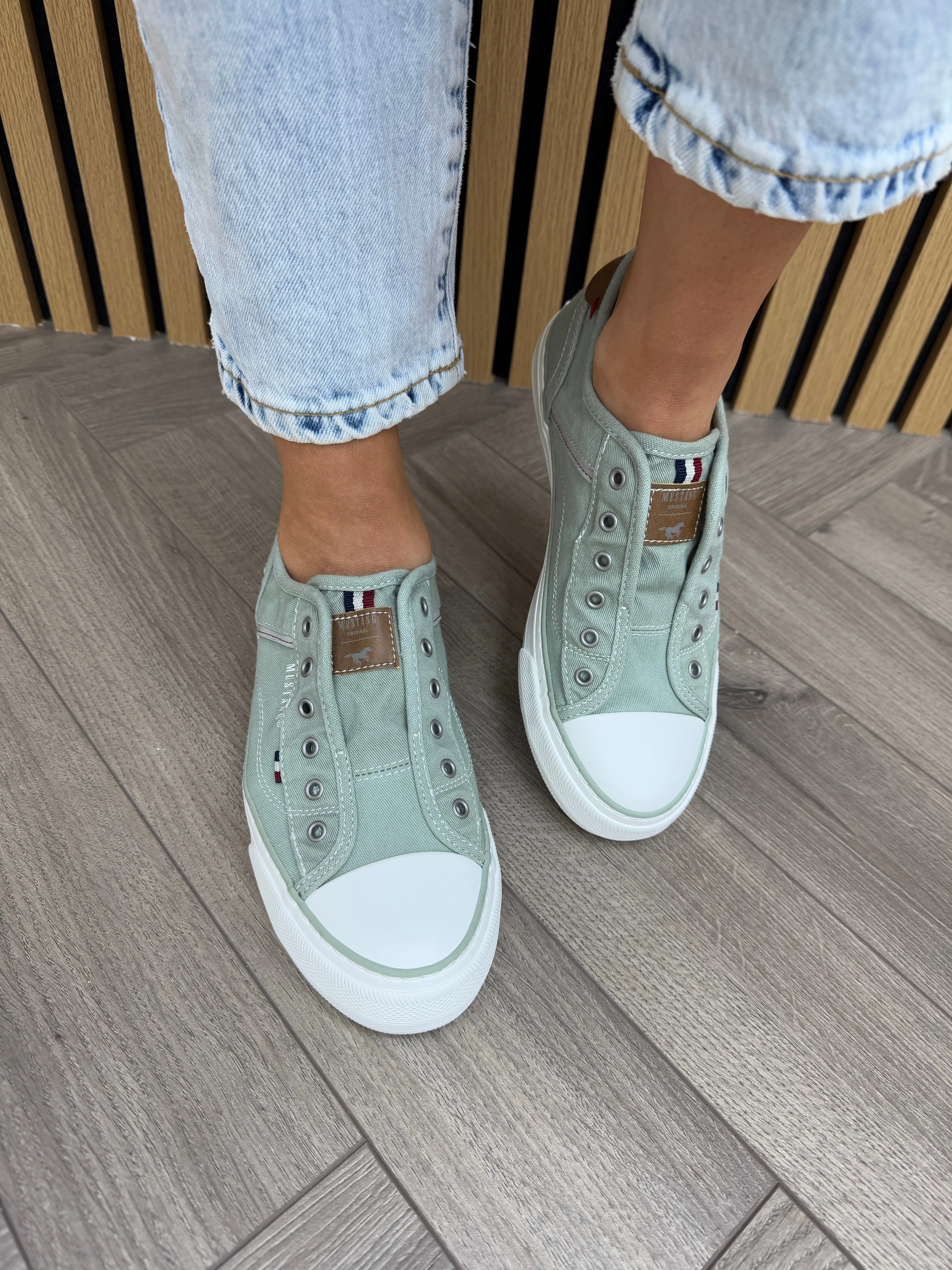 Mustang (SS25) Slip On Canvas Trainer 1272-402-750 - Pastelgreen (M5) is