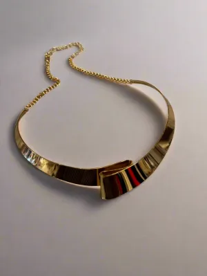 Sleek Edge Necklace