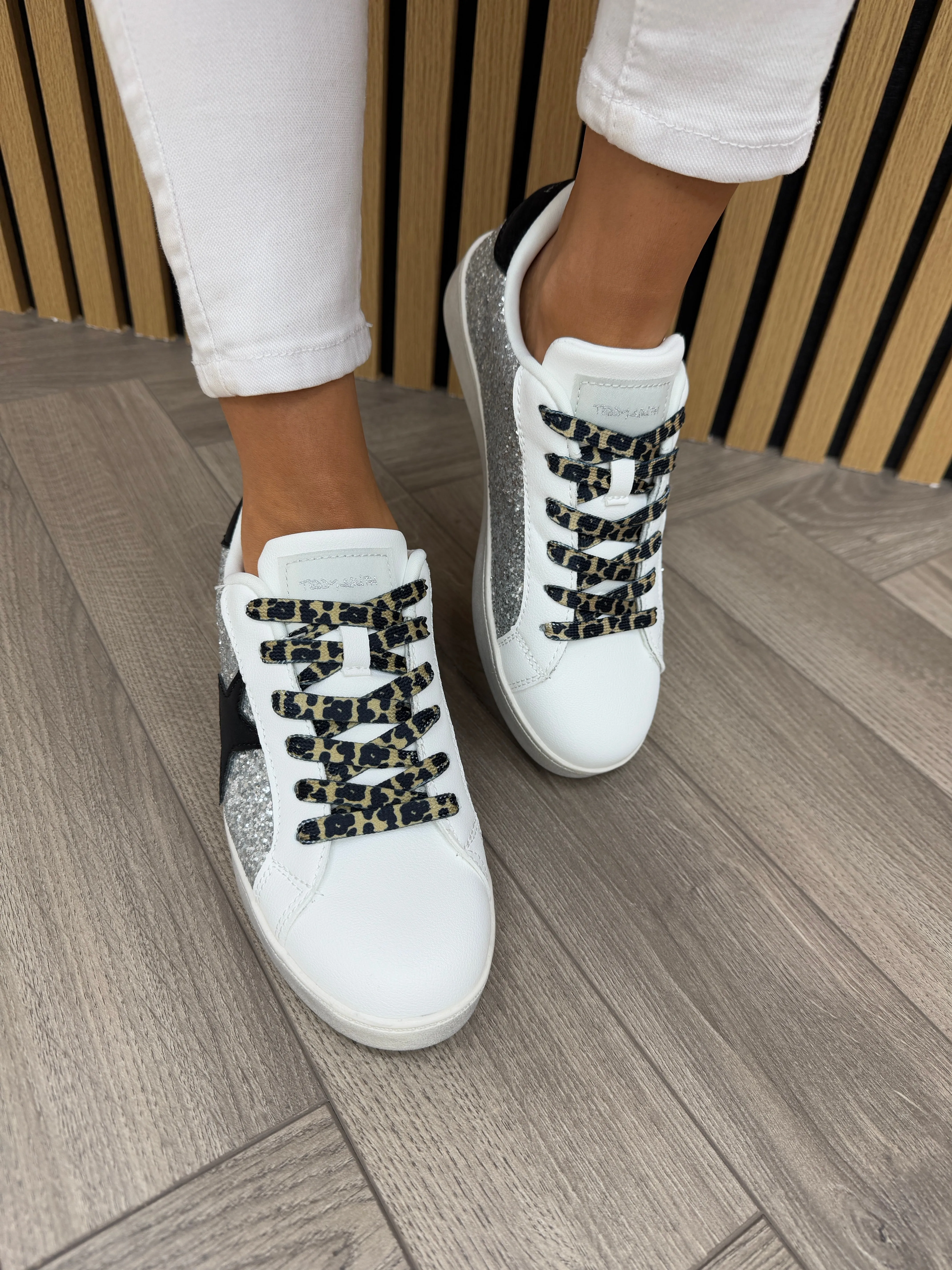 Teddy Smith (SS25) Glitter Lace Up Trainer With Black Star 120151 - Plata (TS9)