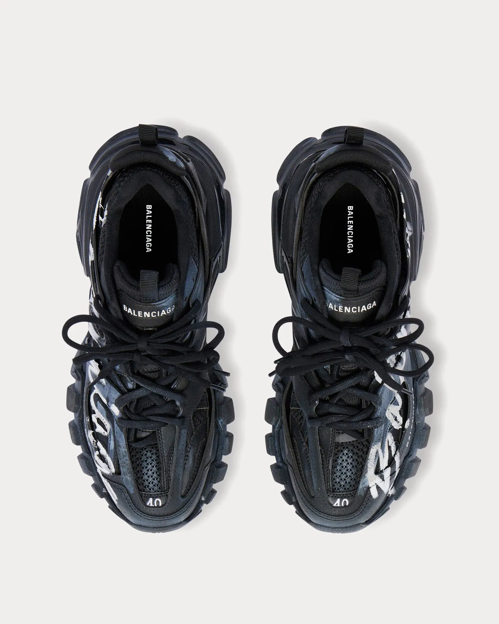 Track Signature Black / White Low Top Sneakers