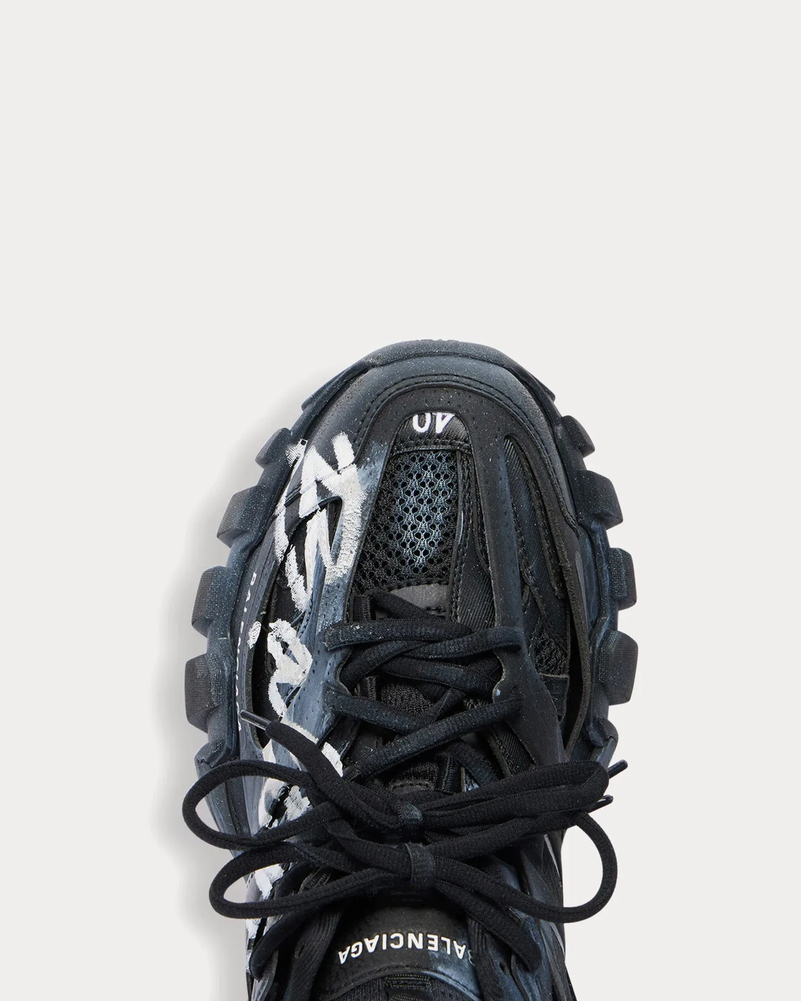 Track Signature Black / White Low Top Sneakers