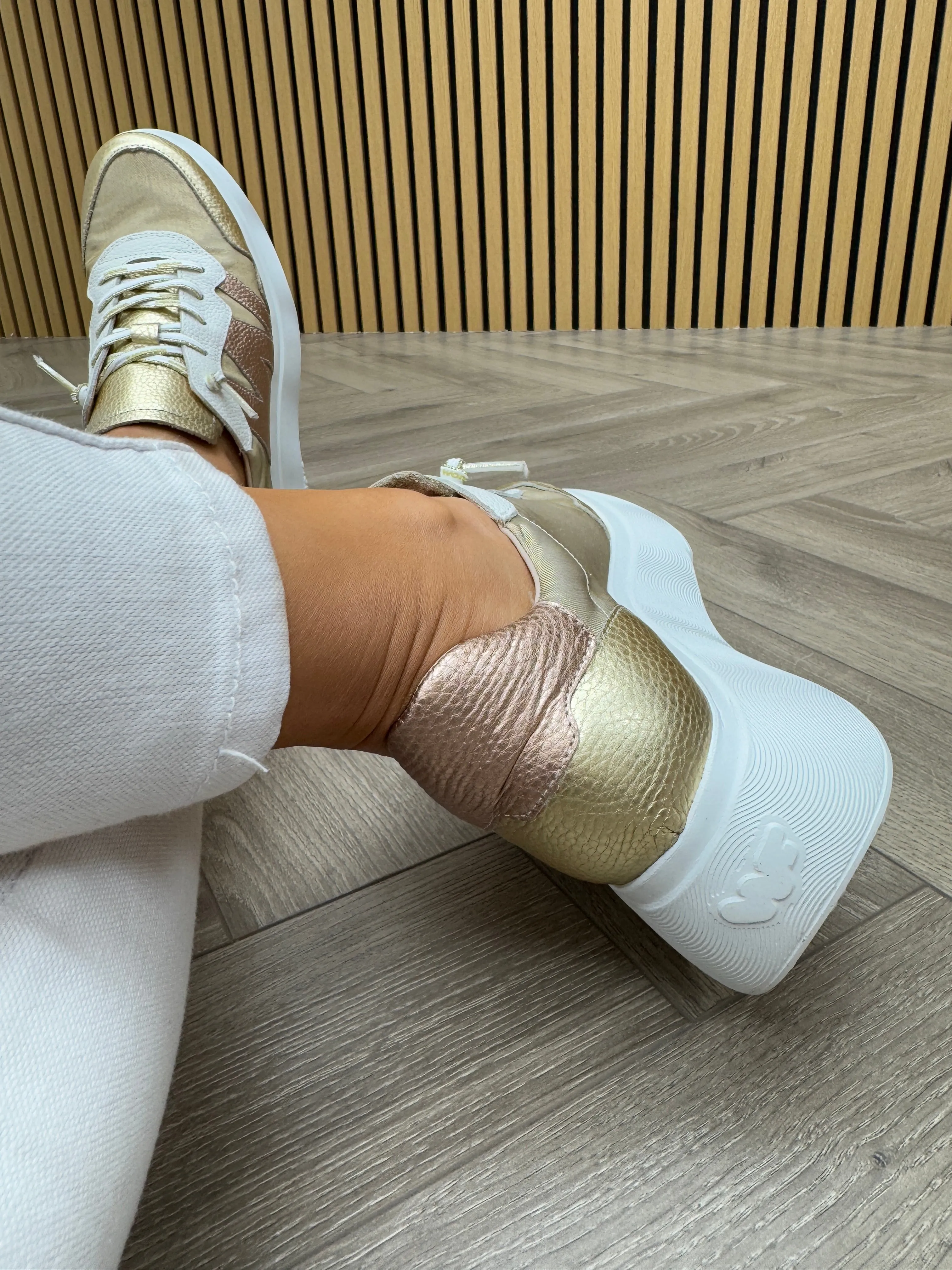 Wonders (SS25) Elevated Trainer with Elastic Laces A-3622 - Max Platino/Meshmetal Oro (W37)