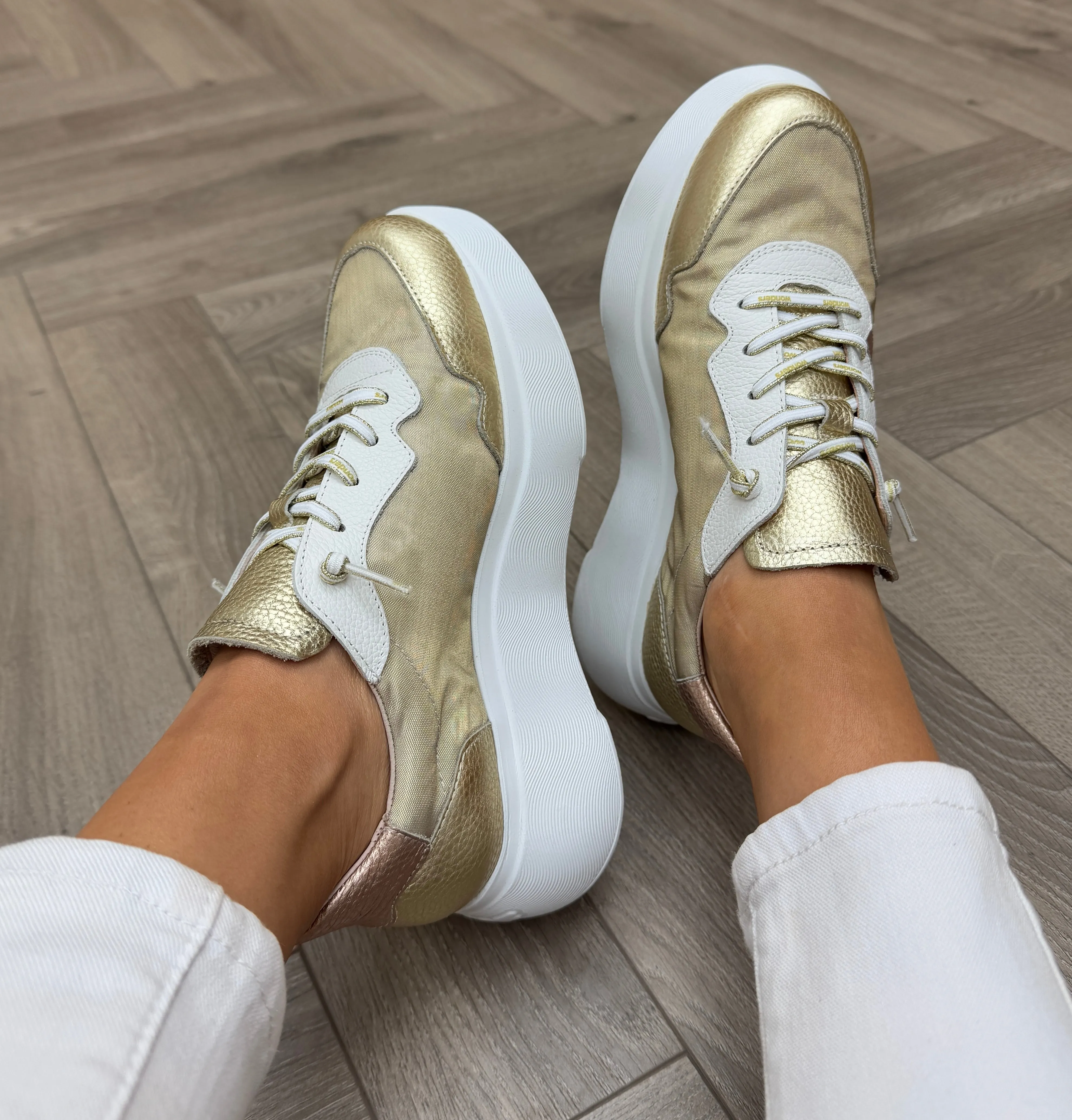 Wonders (SS25) Elevated Trainer with Elastic Laces A-3622 - Max Platino/Meshmetal Oro (W37)