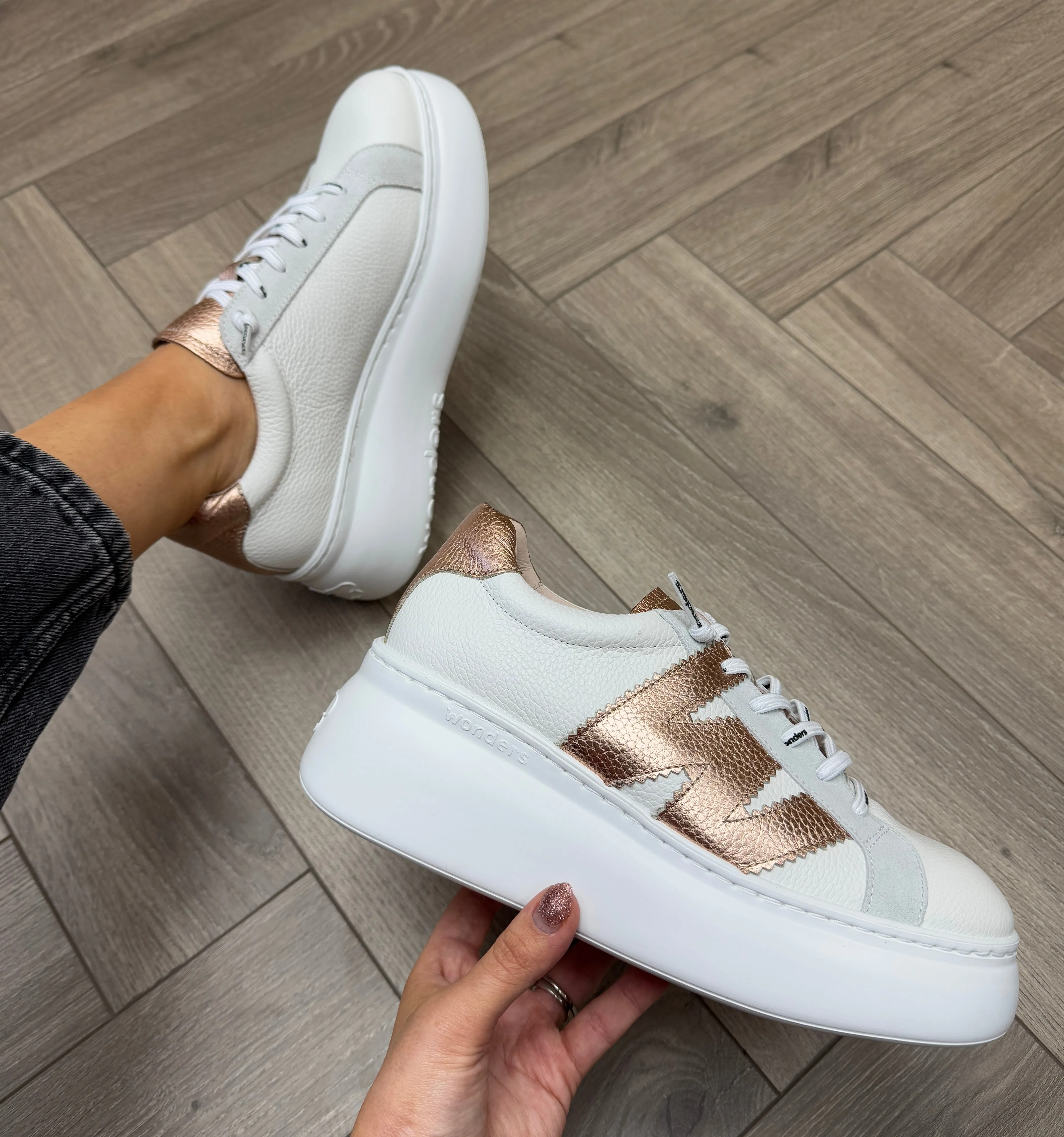 Wonders (SS25) Flatform Trainer with Metallic & Suede A-2670 - Wild Off/Trend Blanco (W20)