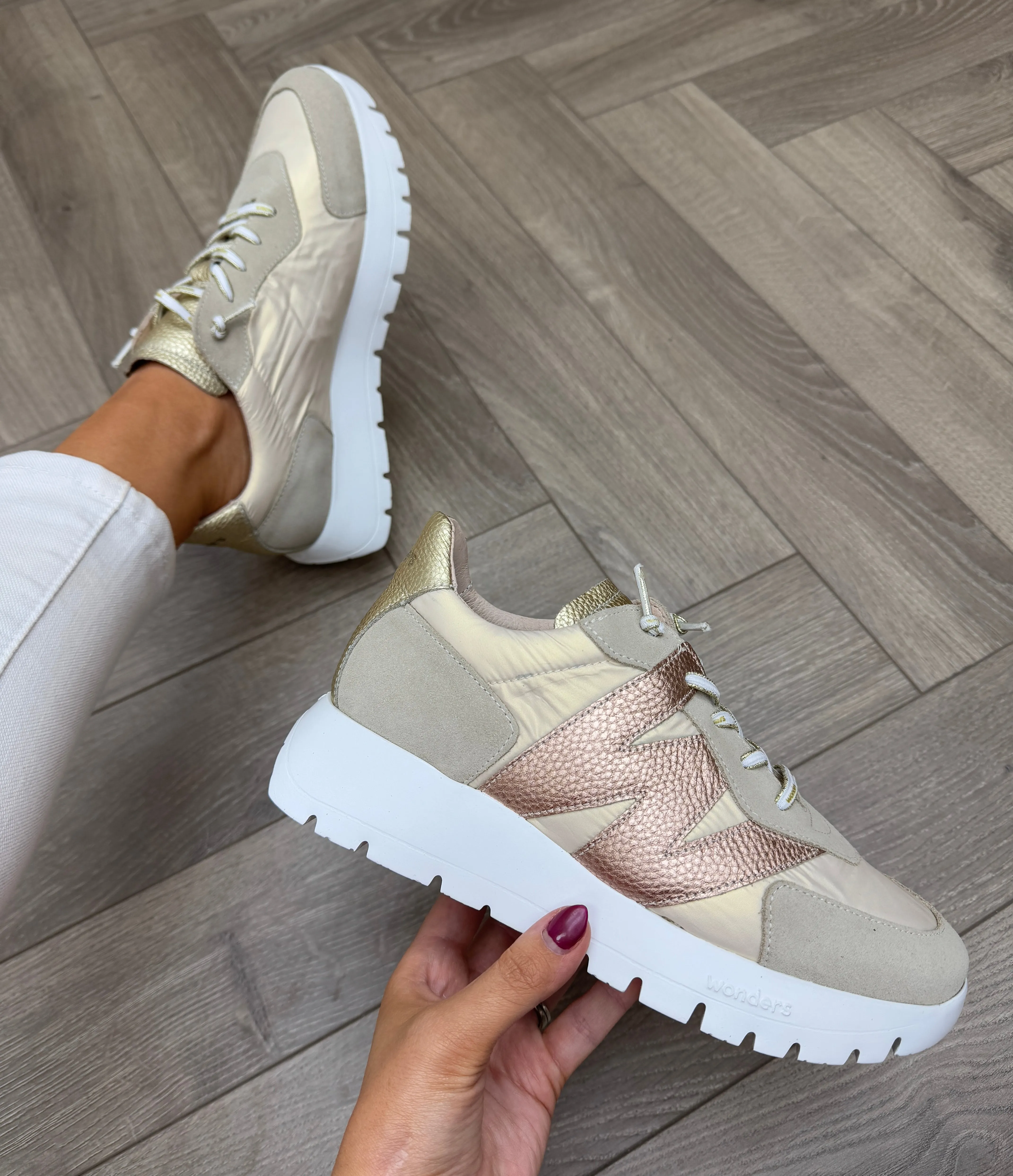 Wonders (SS25) Mixed Material Trainer with Elastic Laces A-2464 - Trend Beig/Celestial Sand (W40)