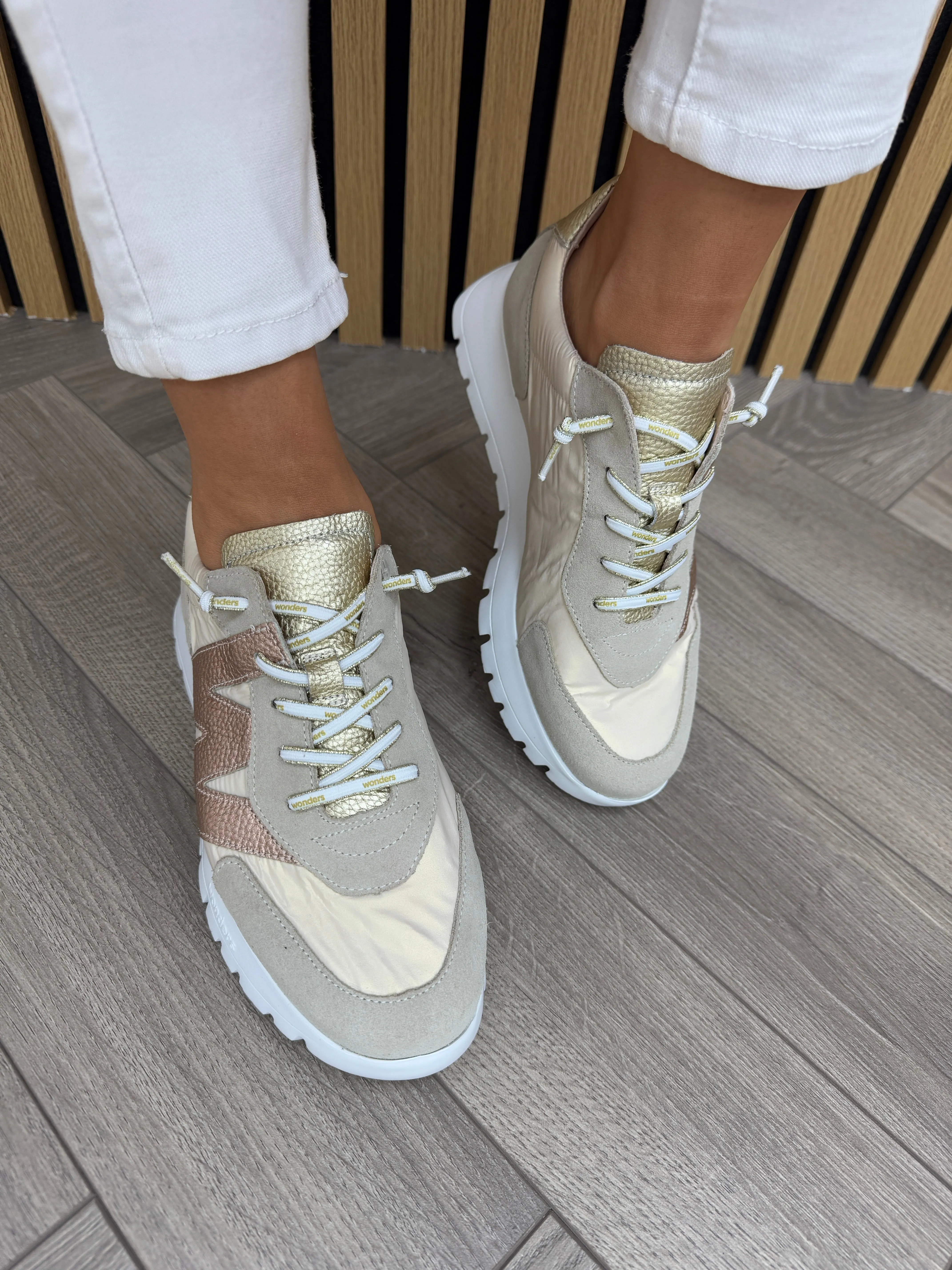 Wonders (SS25) Mixed Material Trainer with Elastic Laces A-2464 - Trend Beig/Celestial Sand (W40)